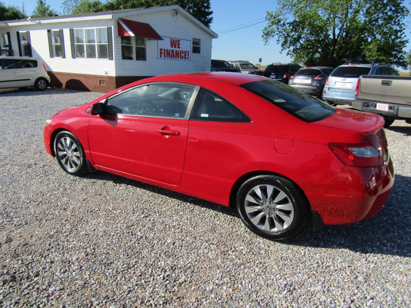 2009 Red /Gray Honda Civic EX Coupe 5-Speed AT (2HGFG12839H) with an 1.8L L4 SOHC 16V engine, Automatic transmission, located at 15016 S Hwy 231, Midland City, AL, 36350, (334) 983-3001, 31.306210, -85.495277 - Photo#4